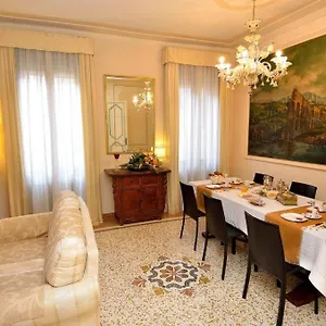 ** Couette-café Cà Del Modena Italie